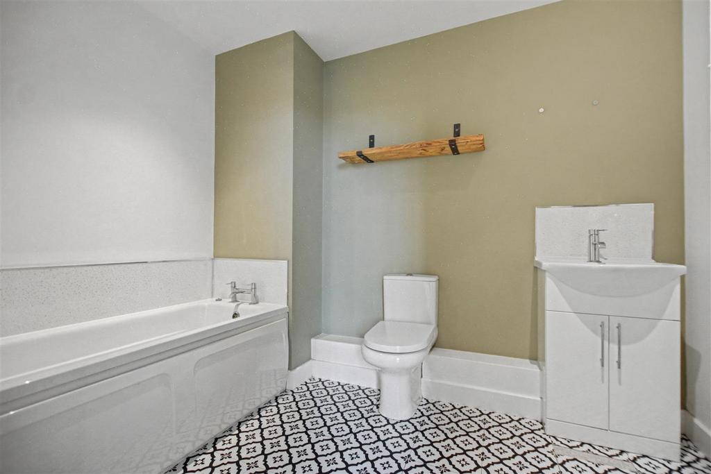 En-Suite Bathroom