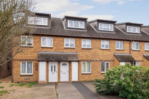 Saxon Close, Surrey KT6