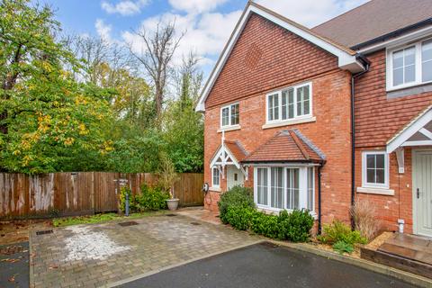Grove Close, Farnham, GU10