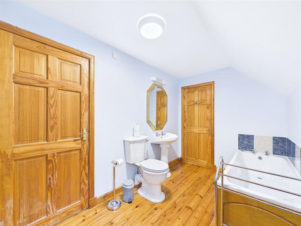 Jack &amp; Jill Bathroom