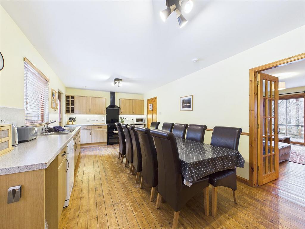 Kitchen &amp; Dining Area