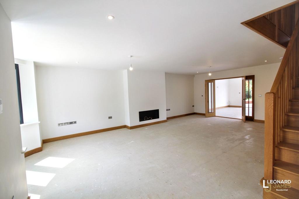 Reception Room / Formal Lounge