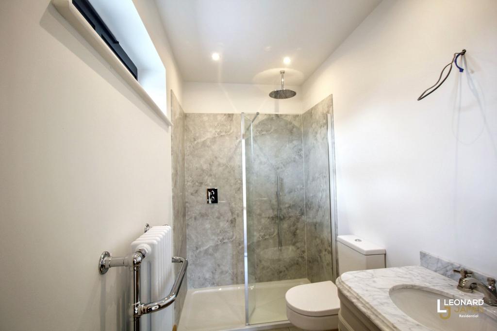 Master Bedroom En-Suite