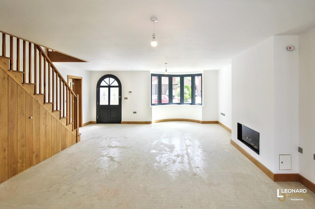 Reception Room / Formal Lounge