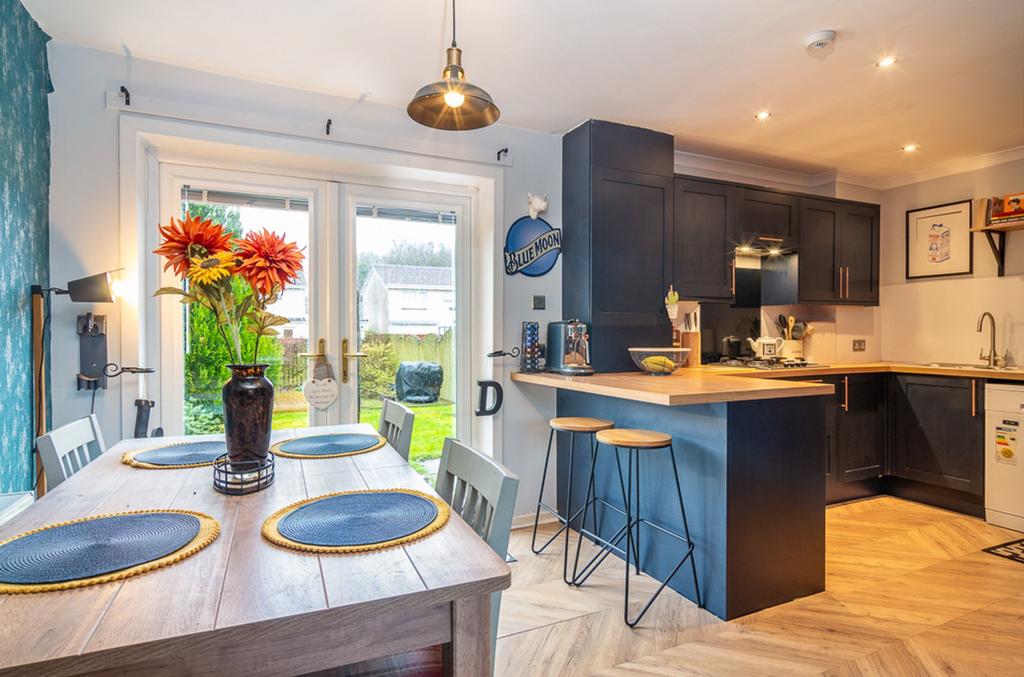 Kitchen/Dining area