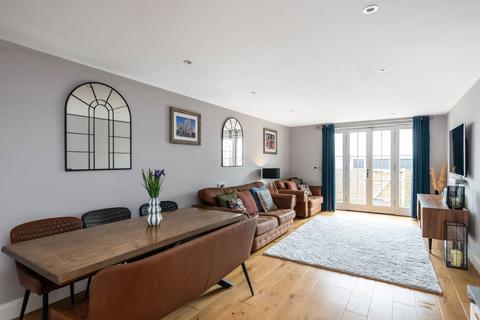 2 bedroom flat for sale, Albert Road North, Reigate, RH2