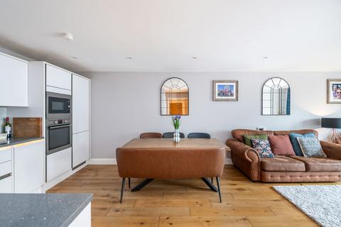 2 bedroom flat for sale, Albert Road North, Reigate, RH2