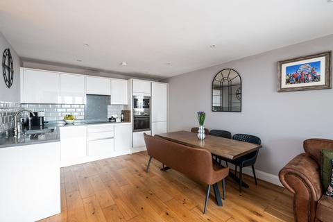 2 bedroom flat for sale, Albert Road North, Reigate, RH2