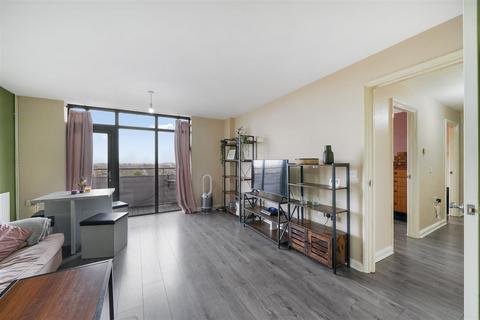 The Roundway, London N17