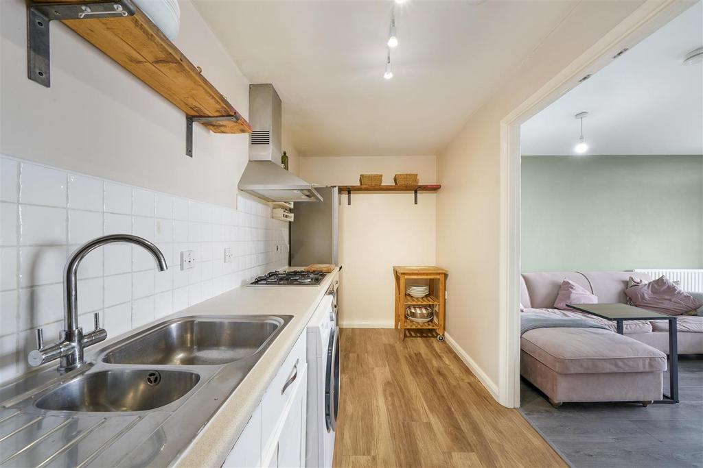 1 The Roundway - mmm6 Qfq Y2e Yg8 U4 Mtlq Y.jpg