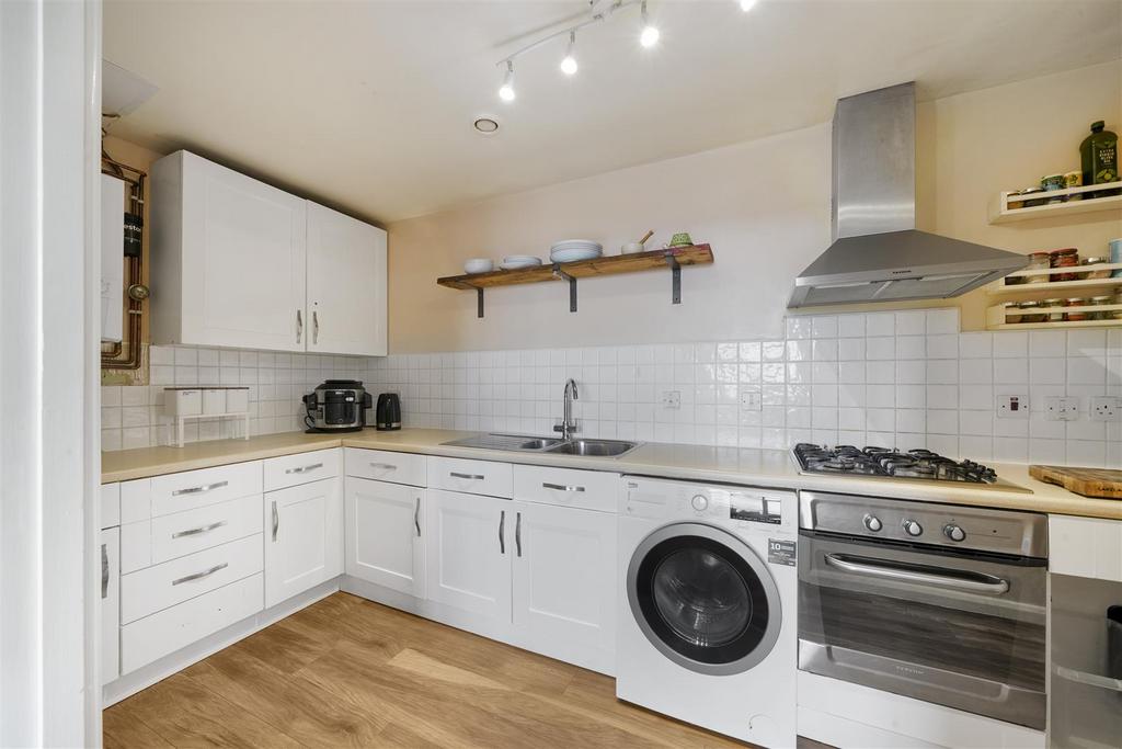 1 The Roundway - BUYHEjt Tl Et5fjuh I7qv.jpg