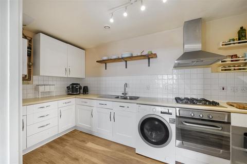 2 bedroom apartment for sale, The Roundway, London N17