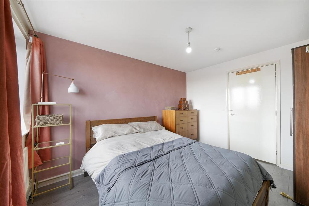 1 The Roundway - V8794mkqe Dq Hj B6 Ckrr U.jpg