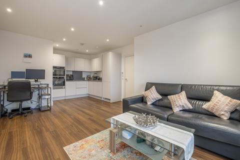2 bedroom flat for sale, Pipit Drive, London, SW15