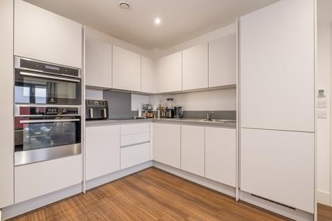 2 bedroom flat for sale, Pipit Drive, London, SW15