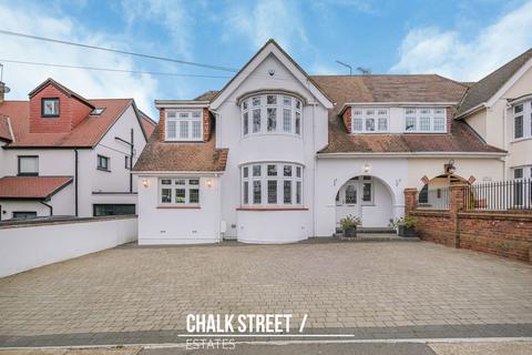 4 bedroom semi-detached house for sale, Mavis Grove, Hornchurch, RM12