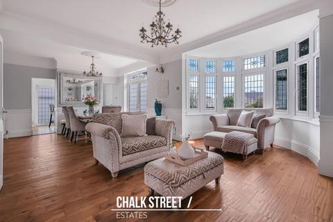 4 bedroom semi-detached house for sale, Mavis Grove, Hornchurch, RM12