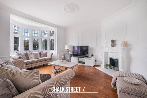 4 bedroom semi-detached house for sale, Mavis Grove, Hornchurch, RM12
