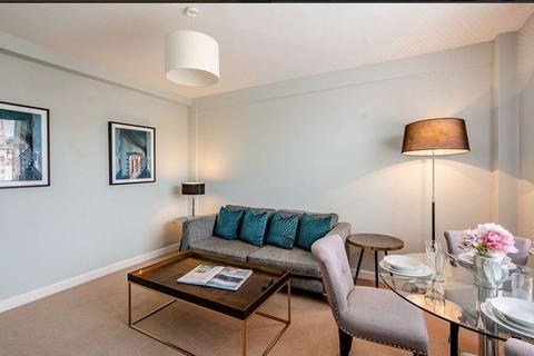 Studio to rent, Hill Street, London W1J