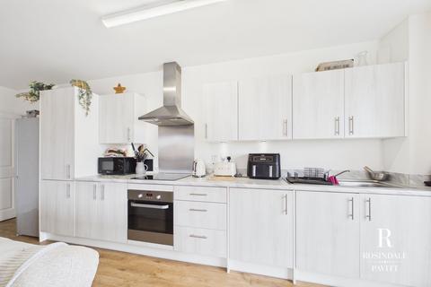 3 bedroom flat for sale, Rayon Close, Seam Court, SM6
