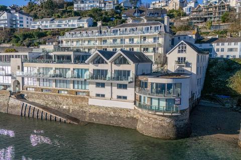 undefined, Estura, Salcombe