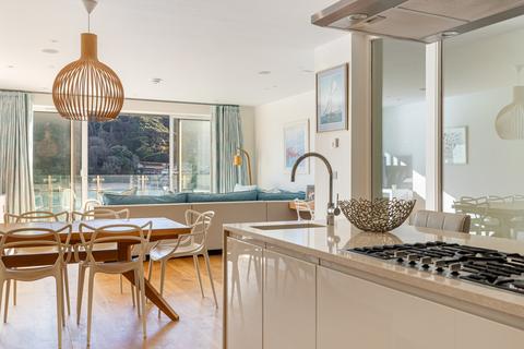 undefined, Estura, Salcombe