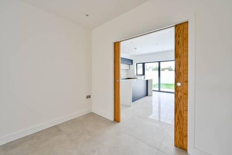 undefined, Tayben Avenue, Twickenham, TW2