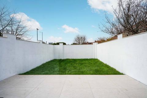 undefined, Tayben Avenue, Twickenham, TW2