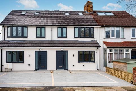 undefined, Tayben Avenue, Twickenham, TW2