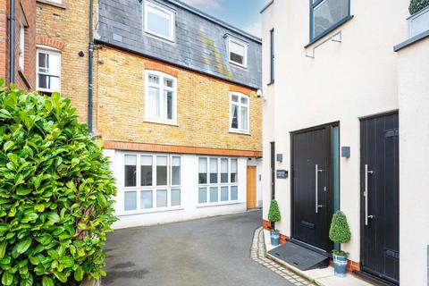 undefined, Bridle Lane, St Margarets, Twickenham, TW1