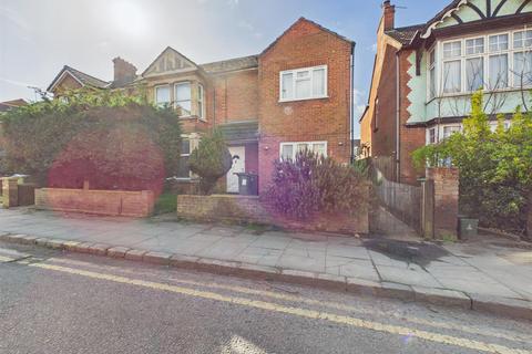undefined, High Street, Aylesbury HP20