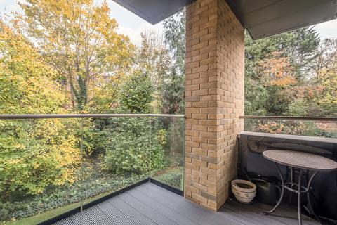 2 bedroom flat for sale, Pipit Drive, London, SW15