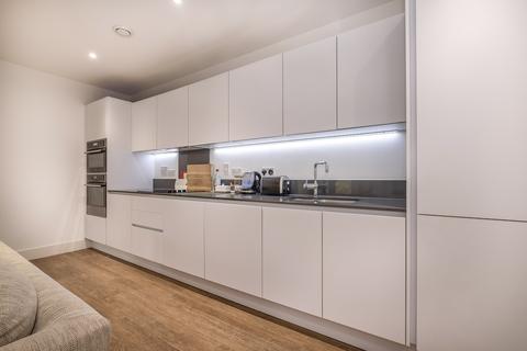 2 bedroom flat for sale, Pipit Drive, London, SW15