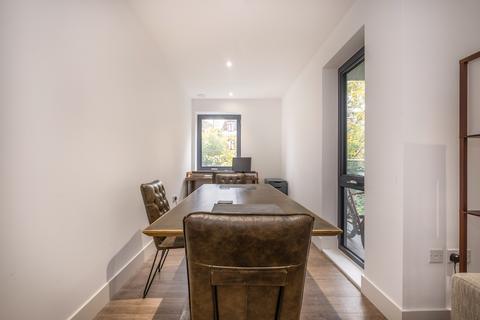 2 bedroom flat for sale, Pipit Drive, London, SW15
