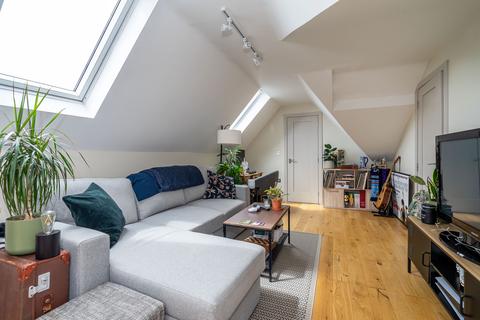 Gunnersbury Avenue, London, W5
