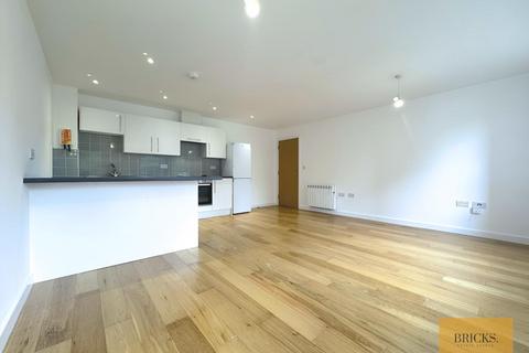 2 bedroom flat to rent, Rothesay Road, Luton LU1