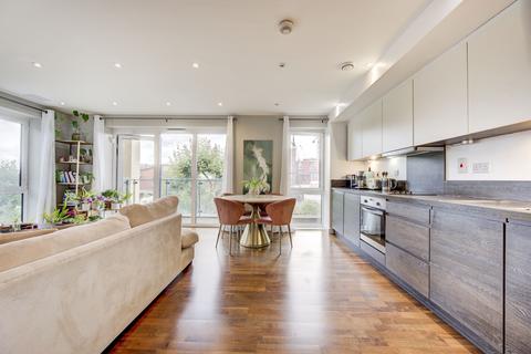 2 bedroom flat for sale, Enterprise Way, London, SW18