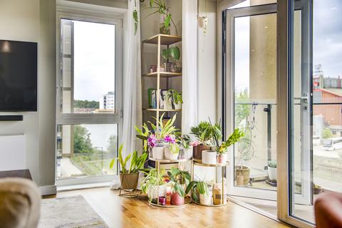 2 bedroom flat for sale, Enterprise Way, London, SW18