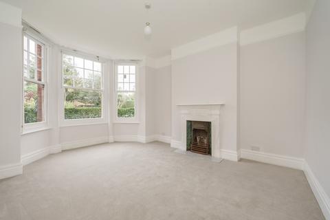 4 bedroom flat for sale, Fauconberg Road, London, W4