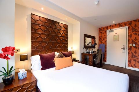 1 bedroom in a house share to rent, ROOM 9, Cinnabar Hotel, 88-89 Fore Street
