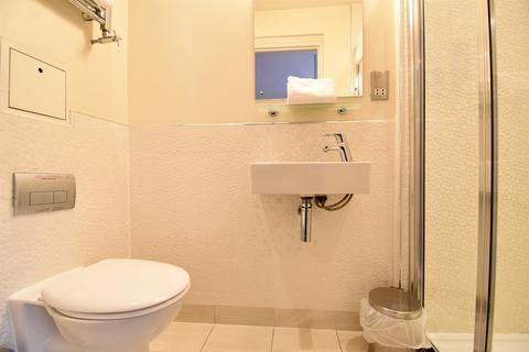 1 bedroom in a house share to rent, ROOM 9, Cinnabar Hotel, 88-89 Fore Street