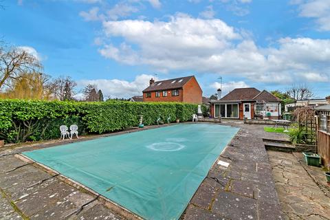 3 bedroom detached house for sale, Mayflower Road, Park Street, St. Albans