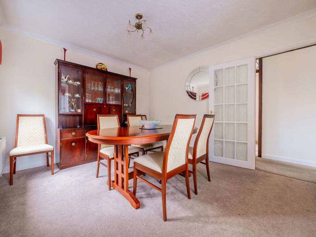 Bedroom 2/Dining room