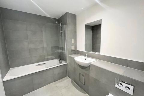 2 bedroom flat for sale, Buckingham Road, Bletchley, Milton Keynes, Buckinghamshire, MK3