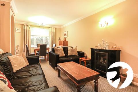 2 bedroom flat for sale, Cricketers Close, Erith, DA8