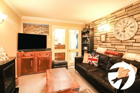 2 bedroom flat for sale, Cricketers Close, Erith, DA8