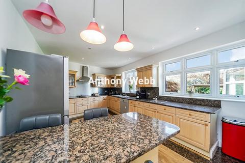 4 bedroom end of terrace house for sale, Ashley Gardens, Palmers Green, N13