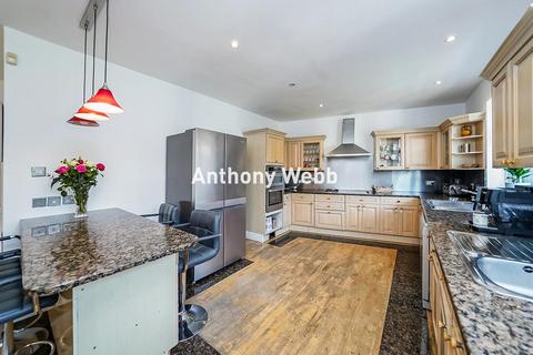4 bedroom end of terrace house for sale, Ashley Gardens, Palmers Green, N13
