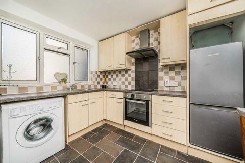 2 bedroom flat to rent, Fauconberg Road, London W4