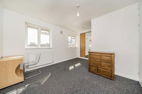 2 bedroom flat to rent, Fauconberg Road, London W4